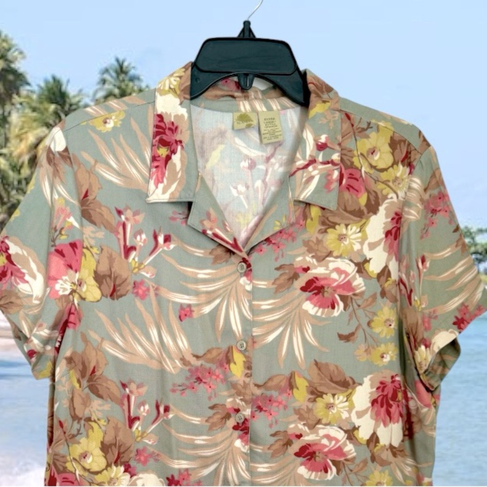ISLANDER HAWAIIAN SHIRT. WOMENS BUTTON UP TROPICAL SHORT SLEEVE SHIRT. LIKE NEW - Picture 3 of 14
